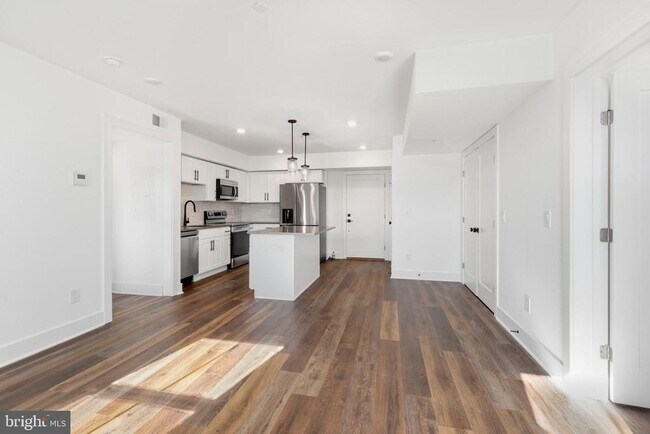 Foto del edificio - 7037 Ridge Ave