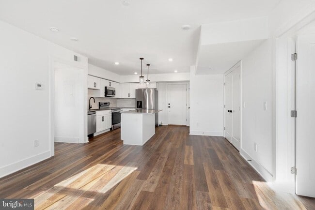 Building Photo - 7037 Ridge Ave
