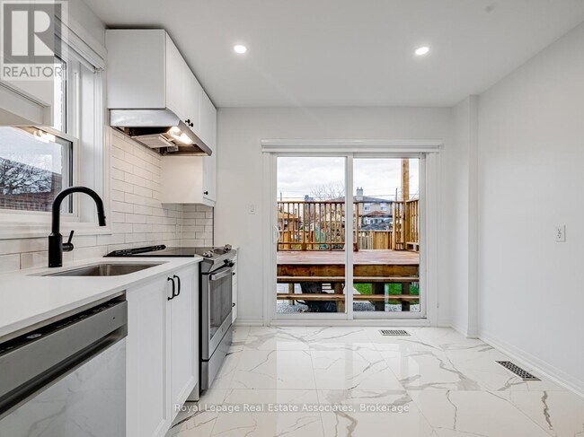Building Photo - 14 Damask Ave