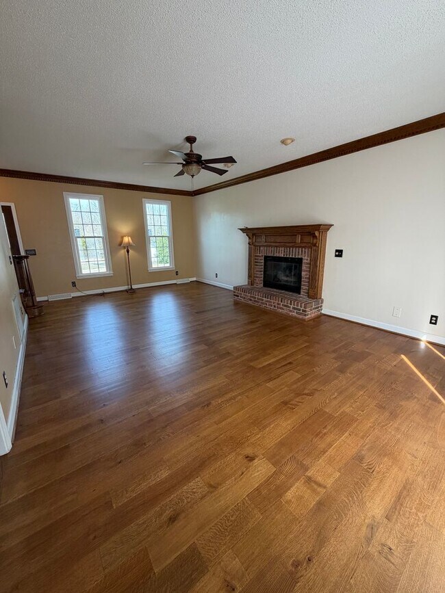 Foto del edificio - Prime Location in Half Mile Lake, Greenville, SC