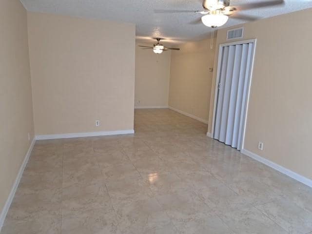 Foto del edificio - 11356 Royal Palm Blvd