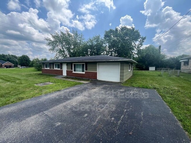 Building Photo - 440 W Wenger Rd