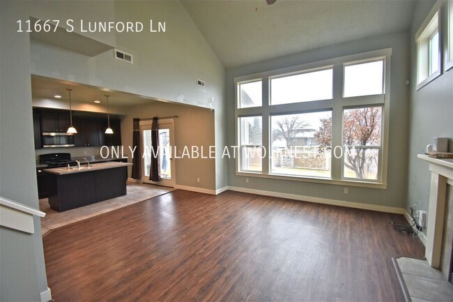 Building Photo - Beautiful 3 Bed Riverton Townhome! No Depo...