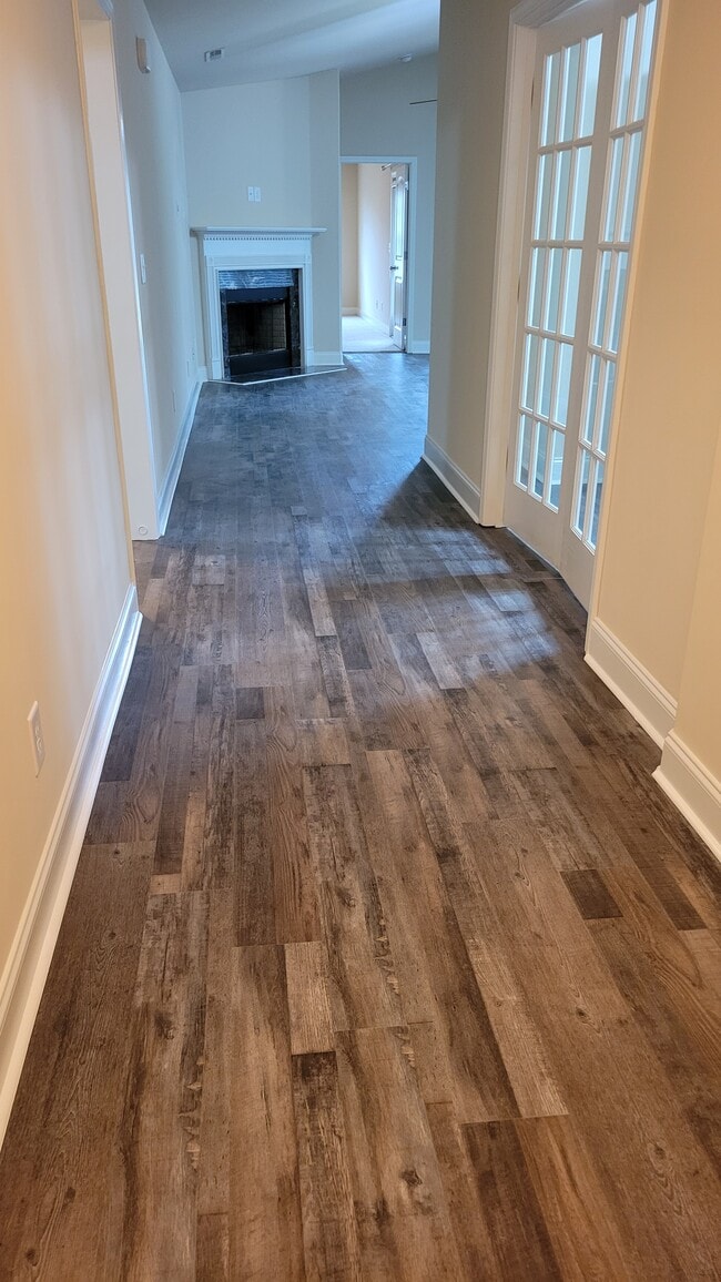 Building Photo - 1013 River Crest Trl