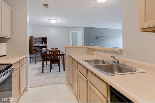 Building Photo - 6723 Meadow Creek Dr