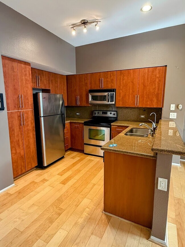 Foto del edificio - 120 Island Ave