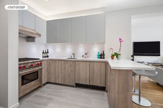 Building Photo - 77 Horatio St