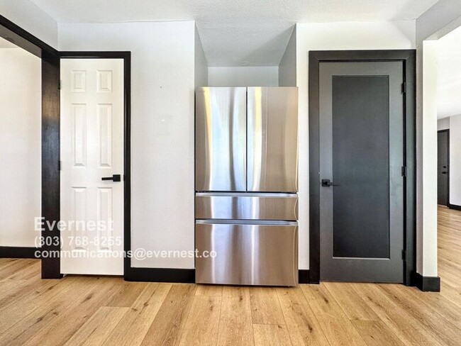 Foto del edificio - 6764 Hillridge Pl