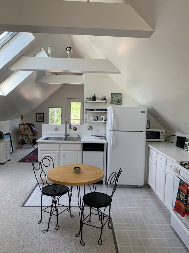 Kitchen skylight windows on L - 4039 Sheridan Ave S