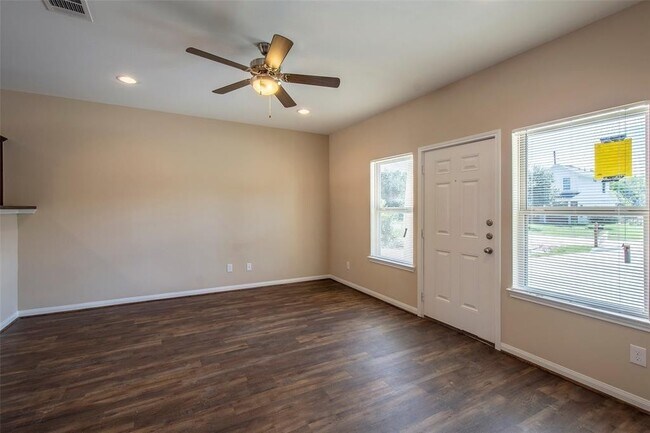 Foto del edificio - 8134 Cabot St