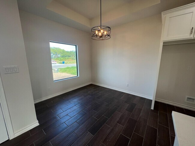 Building Photo - 534 Naranjal Dr