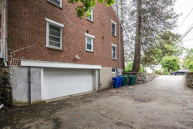 Building Photo - 147 Lowell Ave