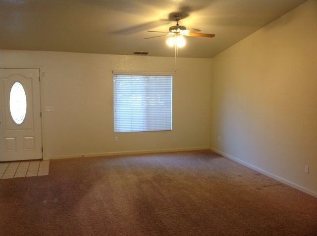 Foto del edificio - 629 Waddell Way