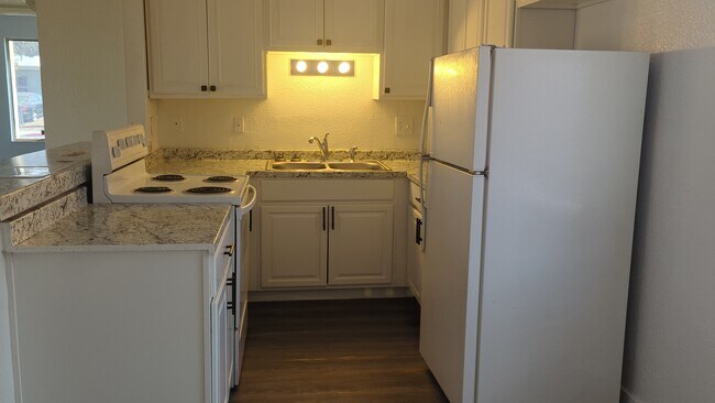 Building Photo - 2153 Daley St
