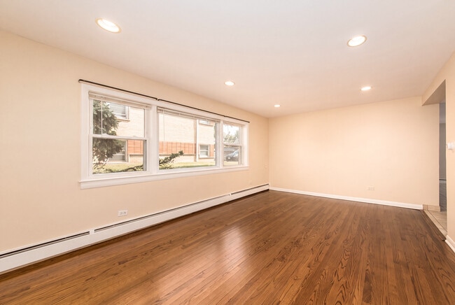 Building Photo - 2245 Des Plaines Ave