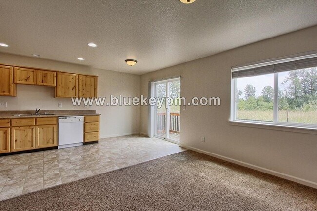 Foto del edificio - 3 Bed,2.5 Bath Townhome in Battle Ground J...