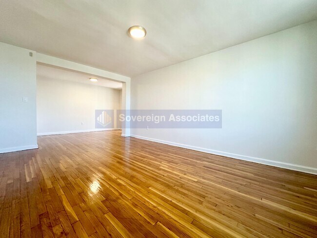 Building Photo - 2940 East 196