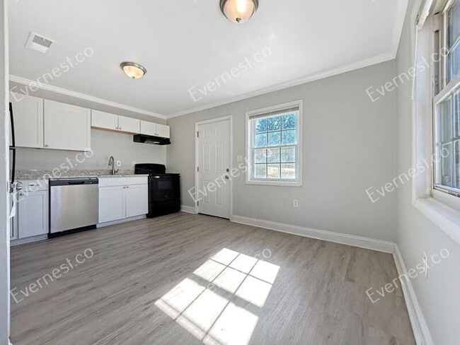 Building Photo - 1157 Wedgewood Dr NW