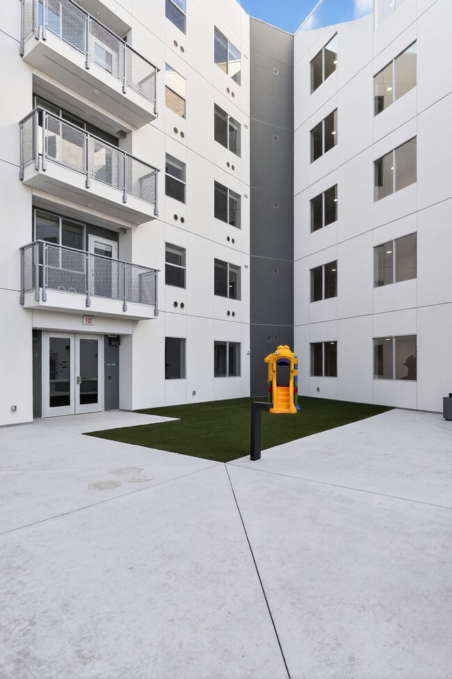 Foto del edificio - Dry Creek Crossing