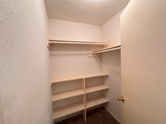 Foto del edificio - 10555 Turtlewood Ct
