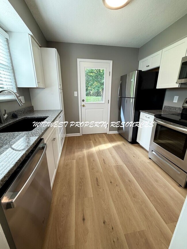 Foto del edificio - Large Updated 3 Bedroom/2 Bath Duplex in Lee's Summit