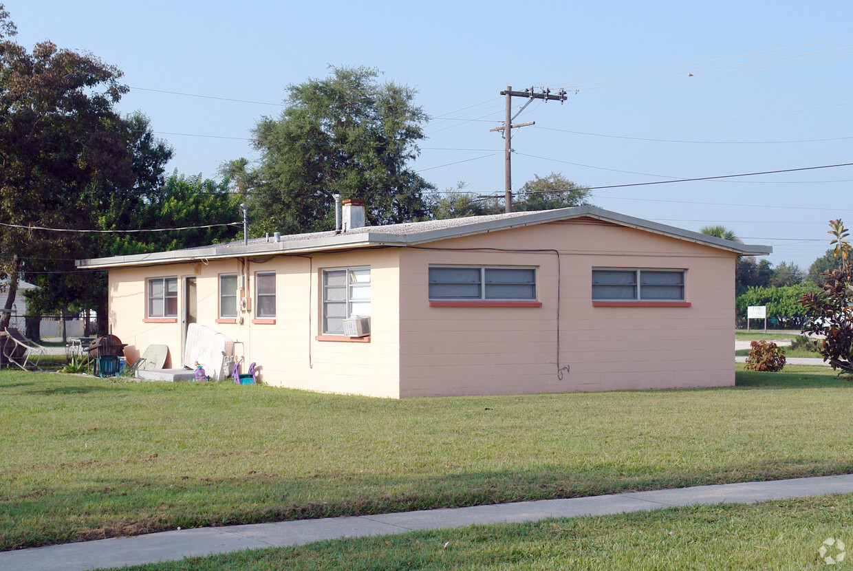 Building Photo - 14 Pineda St