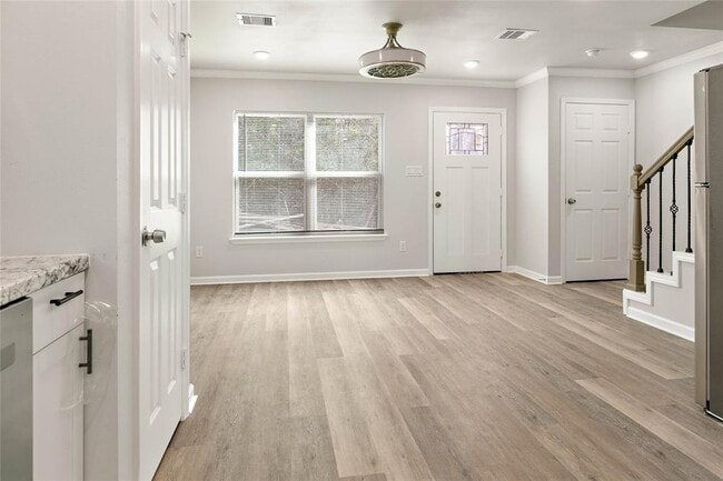 Building Photo - 28402 Champion Oaks Dr