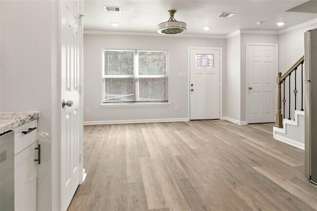 Foto del edificio - 28402 Champion Oaks Dr