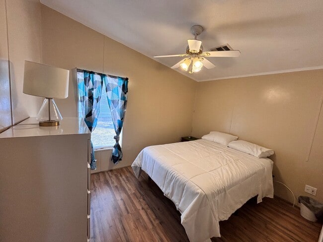 Foto del edificio - 235 Garman Ave