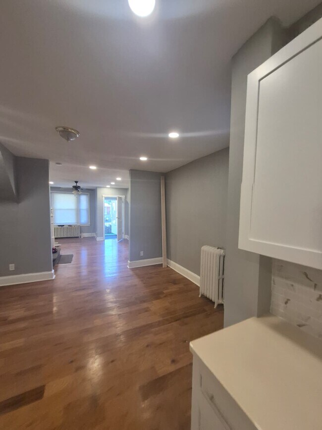 comedor - 5619 Lansdowne Ave