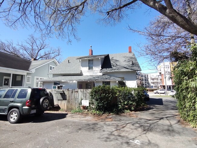 Building Photo - 920 W Morgan St