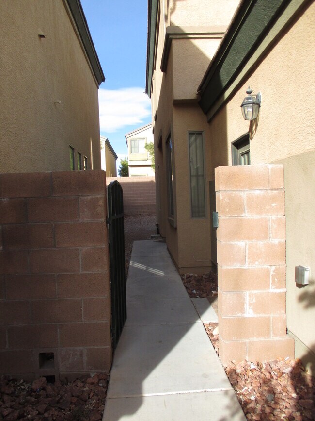 Building Photo - 7561 Holiday Hills St