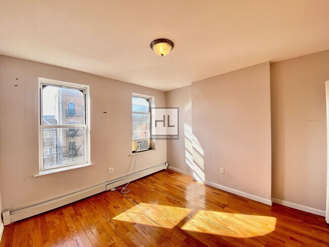 Foto del edificio - Large and Bright 2 Bedroom | Bushwick