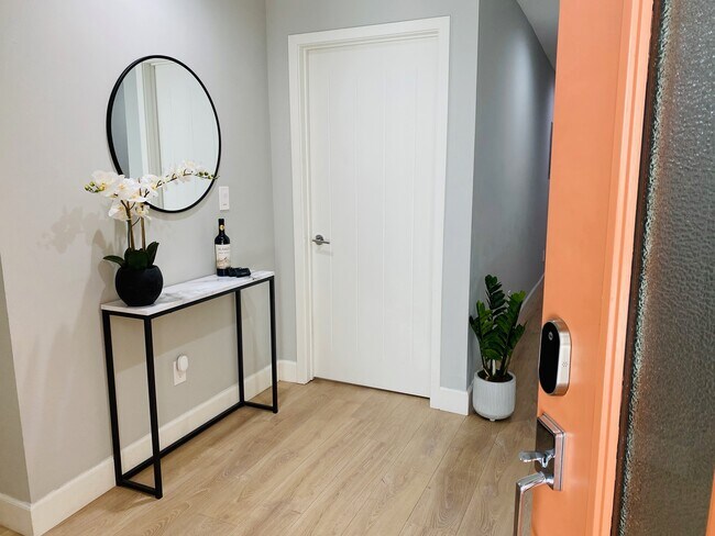 Foto del edificio - 855 N McCadden Pl