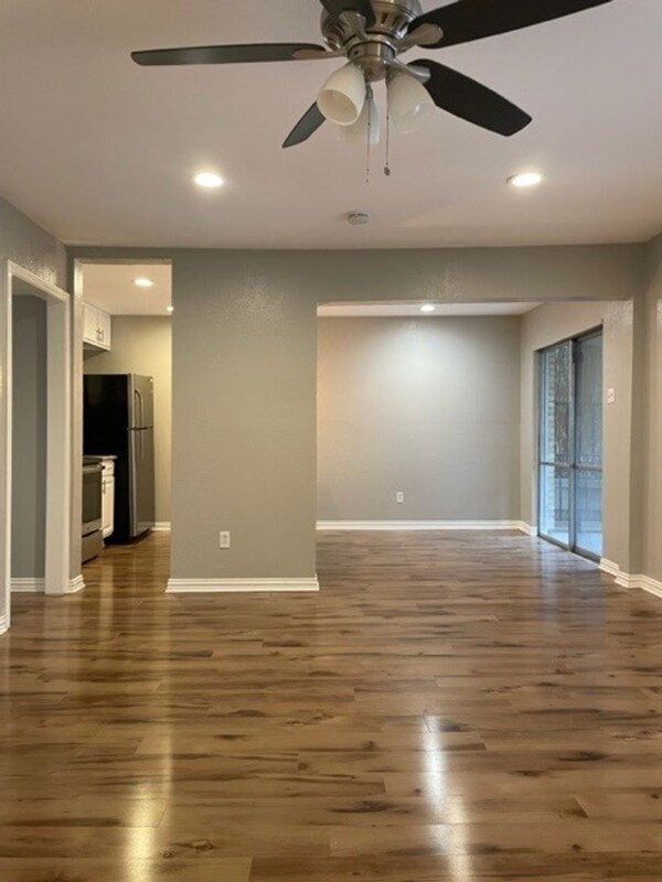 Foto del edificio - 5836 Sandhurst Ln