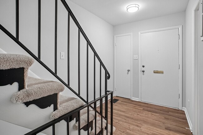 Foto del edificio - 5128 Cliffhaven Dr