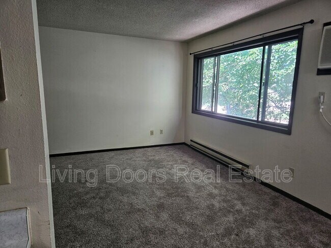 Building Photo - 210 N Phillips Ave