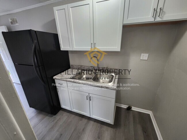 Foto del edificio - Updated 1 Bedroom, 1 Full Bath Unit in Mul...
