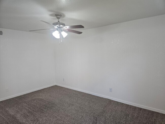 Foto del edificio - 1310 S Hardy Dr