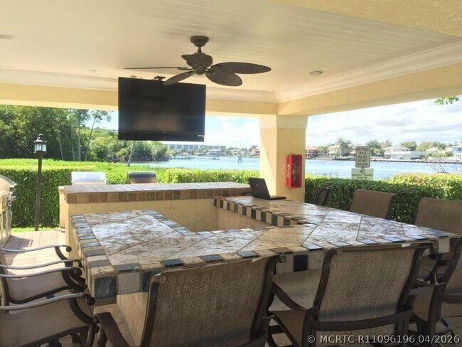 Foto del edificio - 3594 S Ocean Blvd
