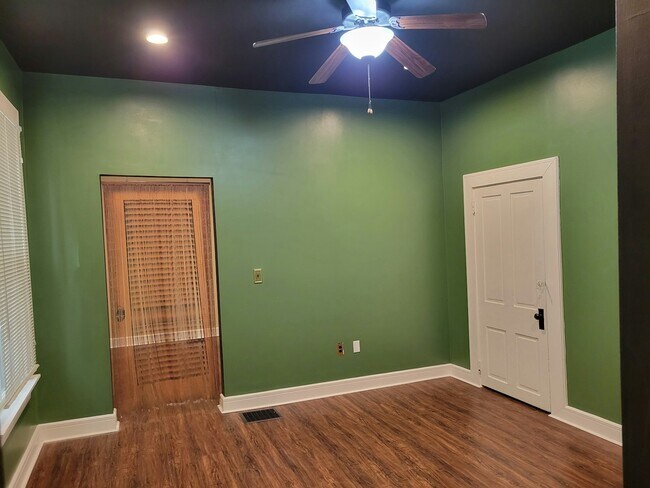 Building Photo - 705 Bakewell Street, Unit 1