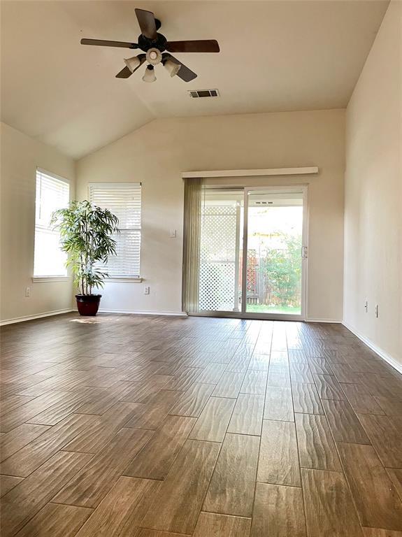 Foto del edificio - 2325 Clover Ridge Dr