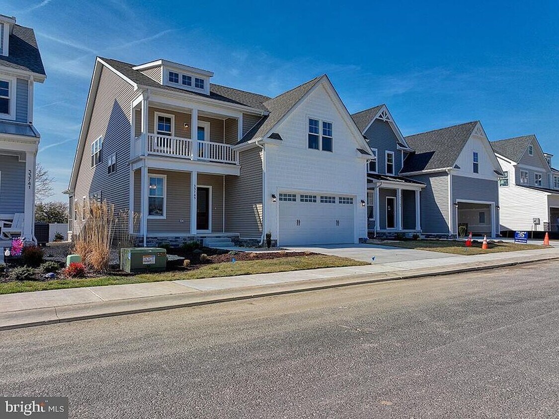 Foto principal - Catching Cove 4 Bedroom Townhome - close t...