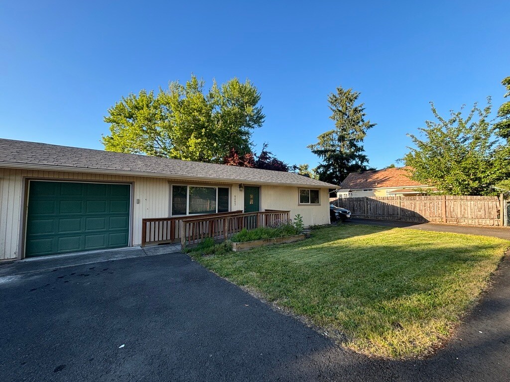 Primary Photo - 9493 SE 55th Ave