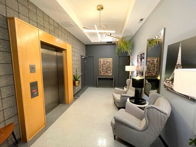 Foto del edificio - Bright Condo in NW Portland with Washer/Dr...