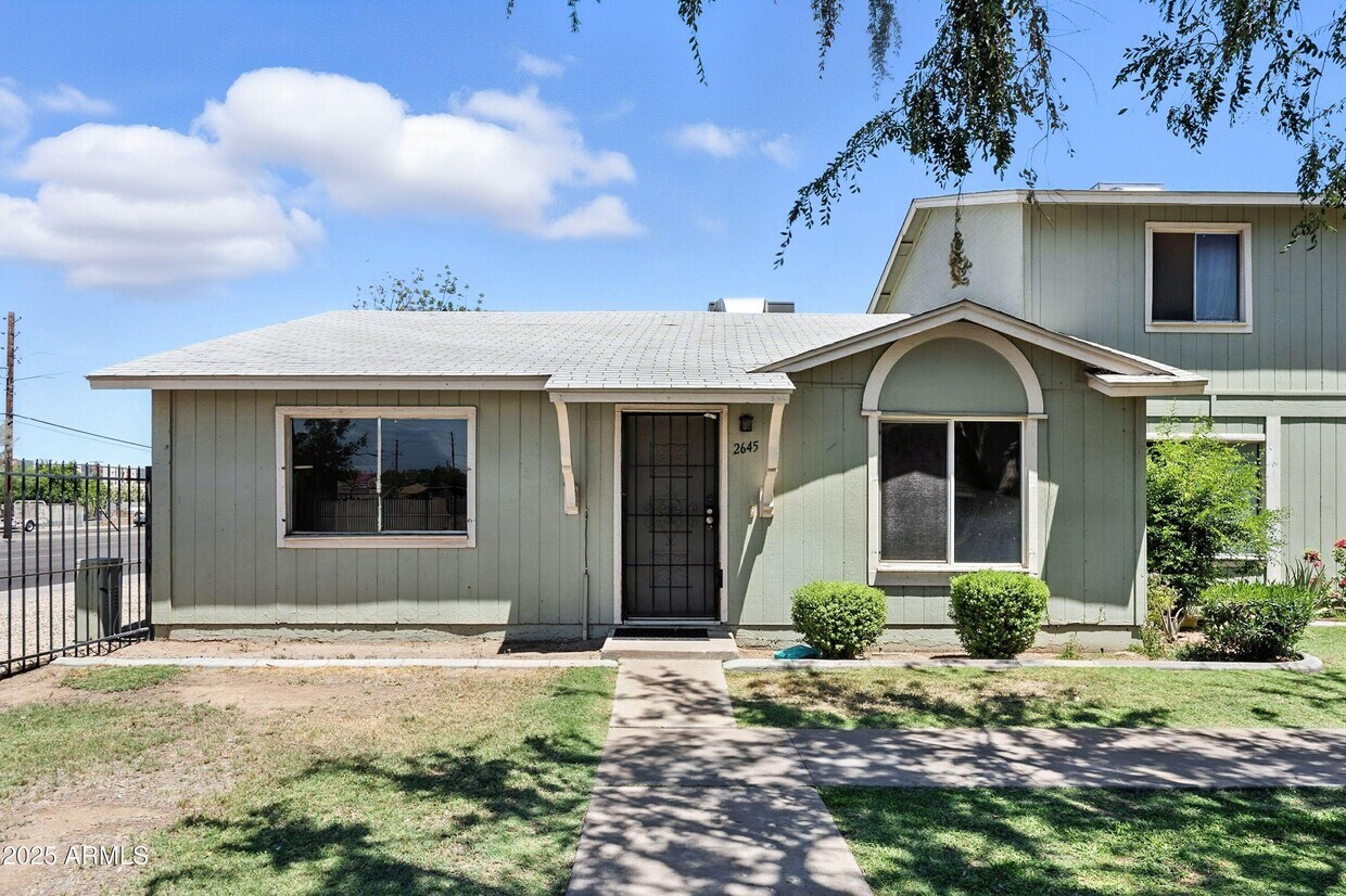 Foto principal - 2645 W Elm St