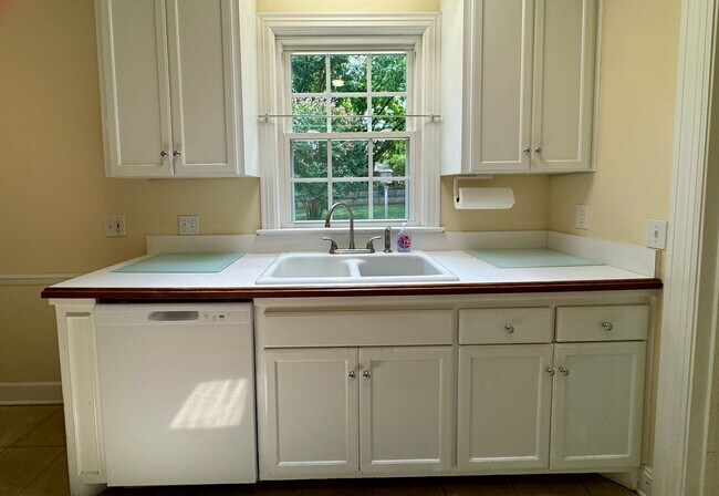 Foto del edificio - Charming Green Hills Single Family Home