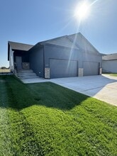 Building Photo - 672 Long Path Ct