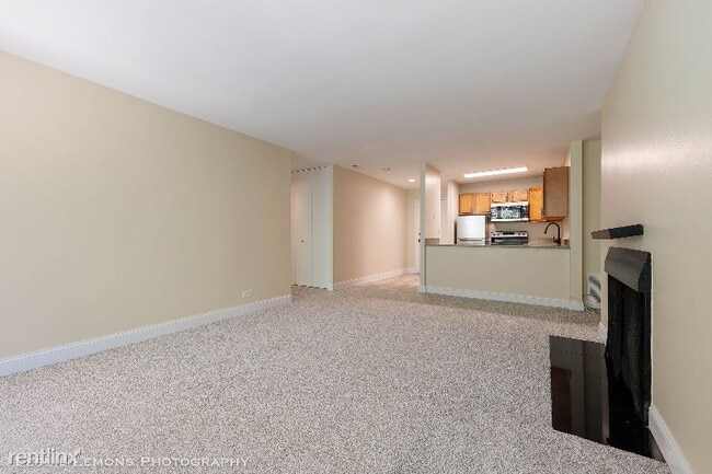 Building Photo - 1 br, 1 bath Condo - 5830 Oakwood Dr