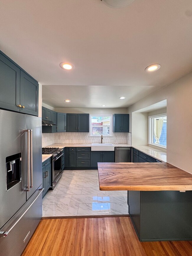 Building Photo - 4574 Whaley Ave